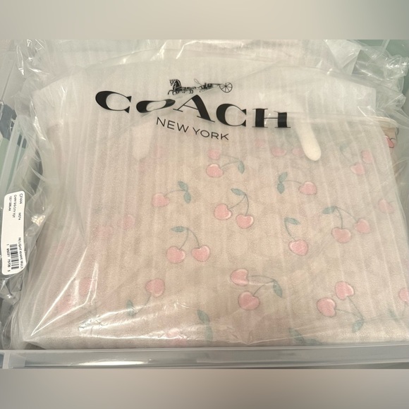 NWT Coach City Tote In Signature Canvas With Heart Cherry Print - Picture 6 of 7